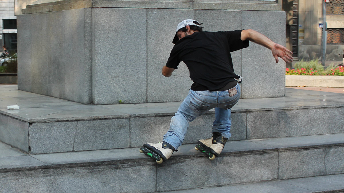 patinador sobre escaleras